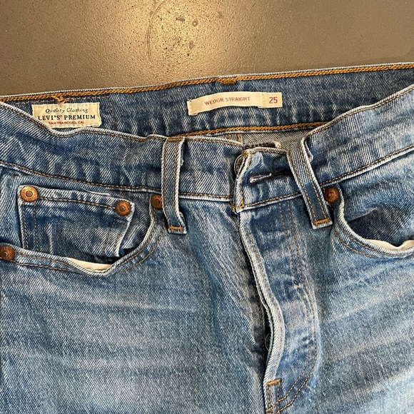 Levis Wedgie Straight Jean - Picture 3 of 7